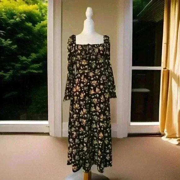 Dresses & Skirts - Maxi Floral Dress